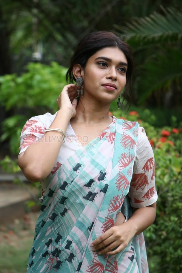 Actress Dushara Vijayan At Bodhai Yeri Budhi Maari Press Meet Photos