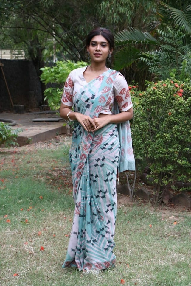 Actress Dushara Vijayan At Bodhai Yeri Budhi Maari Press Meet Photos