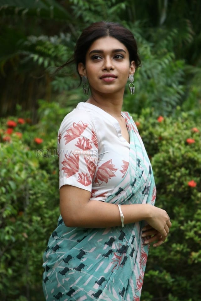 Actress Dushara Vijayan At Bodhai Yeri Budhi Maari Press Meet Photos