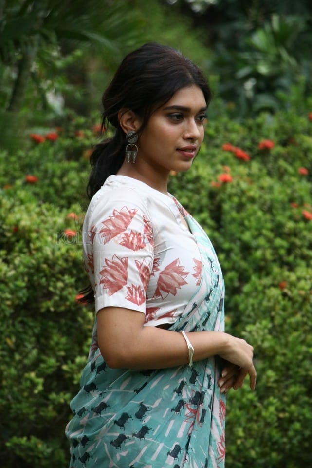 Actress Dushara Vijayan At Bodhai Yeri Budhi Maari Press Meet Photos