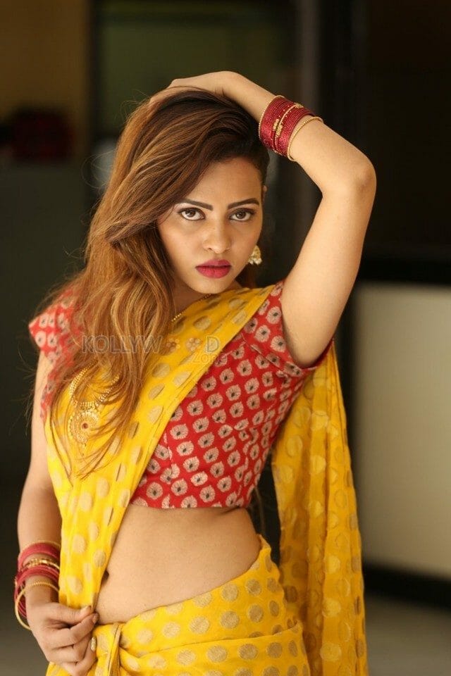 Actress Geetha Shah Hot Photos