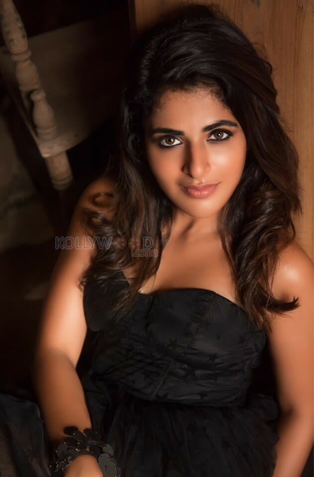 Actress Iswarya Menon Photo Shoot Pictures