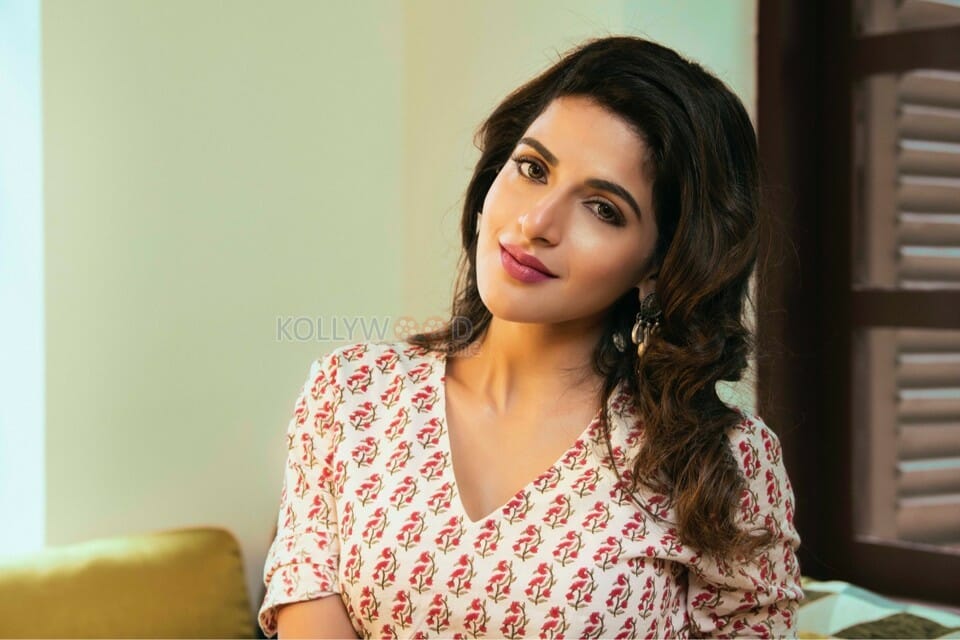 Actress Iswarya Menon Photo Shoot Pictures