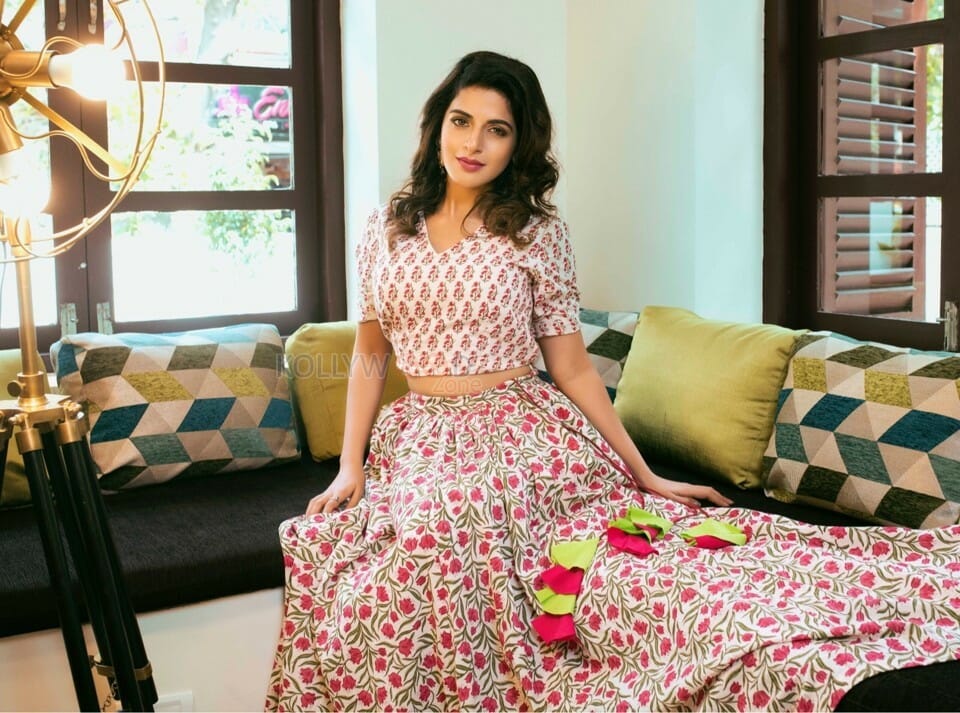 Actress Iswarya Menon Photo Shoot Pictures