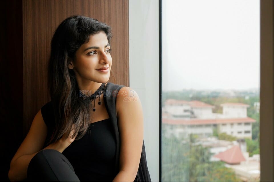 Actress Iswarya Menon Photo Shoot Pictures