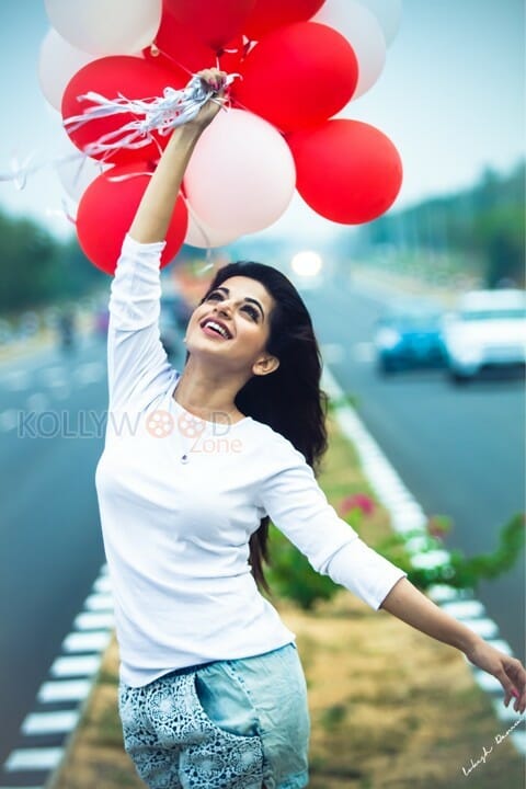 Actress Iswarya Menon Stills