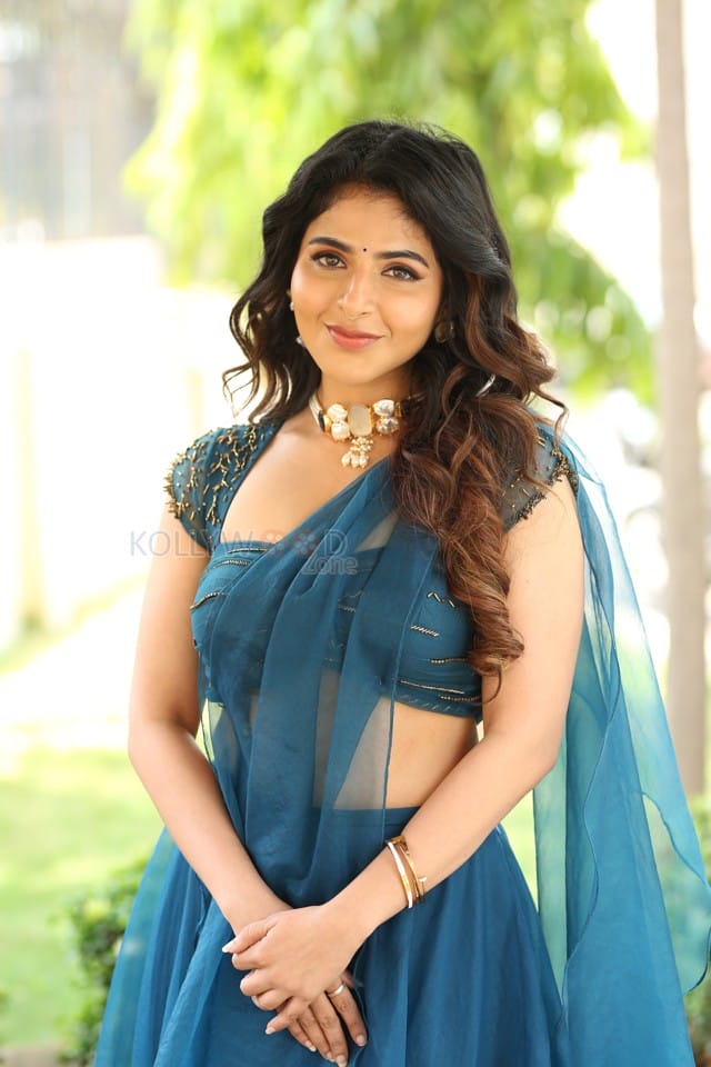 Actress Iswarya Menon at Bhaje Vaayu Vegam Thanks Meet Photos 02