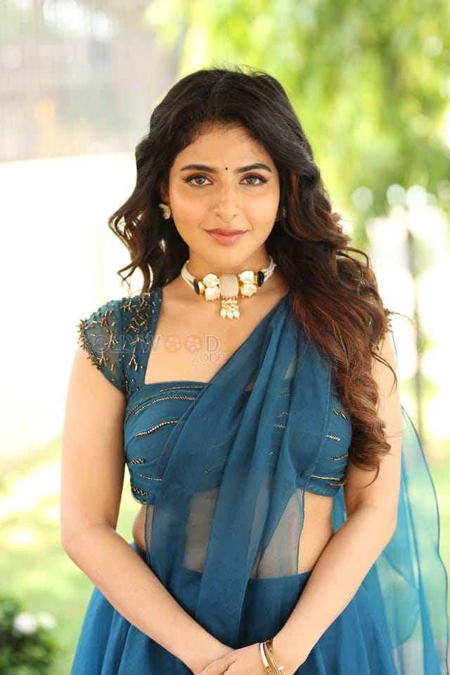 Actress Iswarya Menon at Bhaje Vaayu Vegam Thanks Meet Photos 04