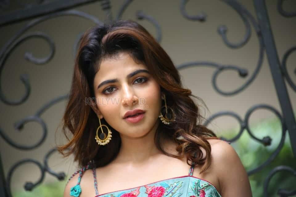 Actress Iswarya Menon at Spy Interview Pictures 41