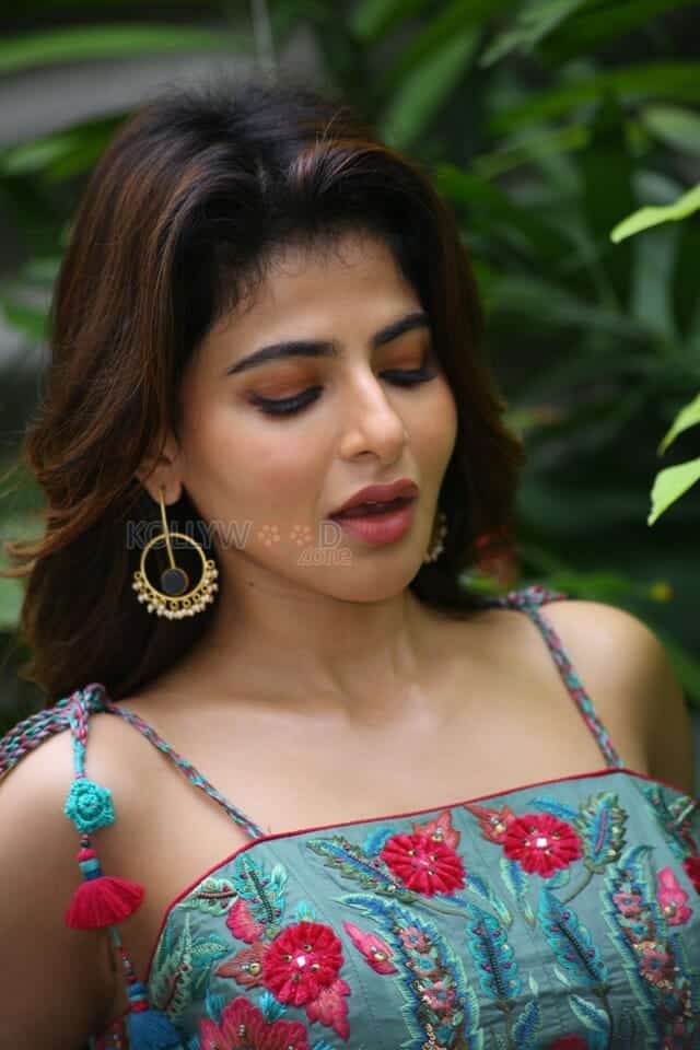 Actress Iswarya Menon at Spy Interview Pictures 77