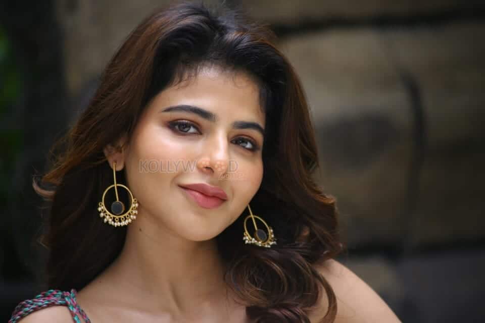 Actress Iswarya Menon at Spy Interview Pictures 82