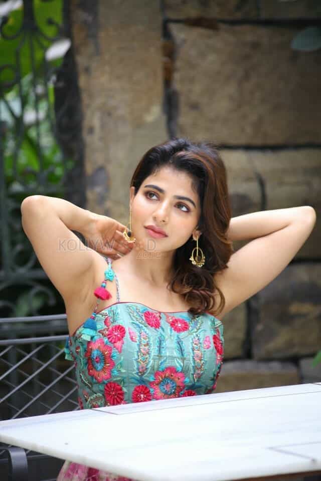 Actress Iswarya Menon at Spy Interview Pictures 84