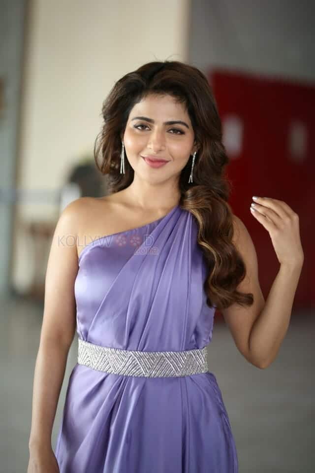 Actress Iswarya Menon at Spy Q A Press Meet Pictures 25