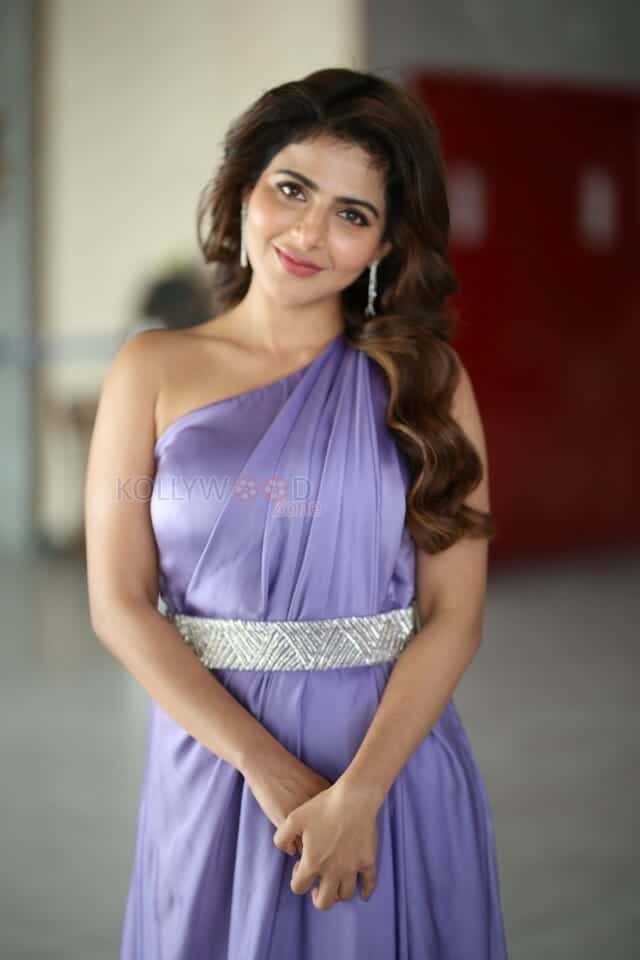 Actress Iswarya Menon at Spy Q A Press Meet Pictures 26