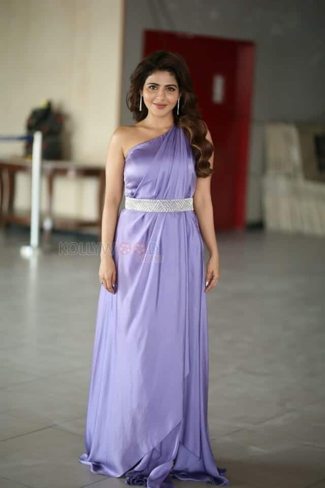 Actress Iswarya Menon at Spy Q A Press Meet Pictures 30