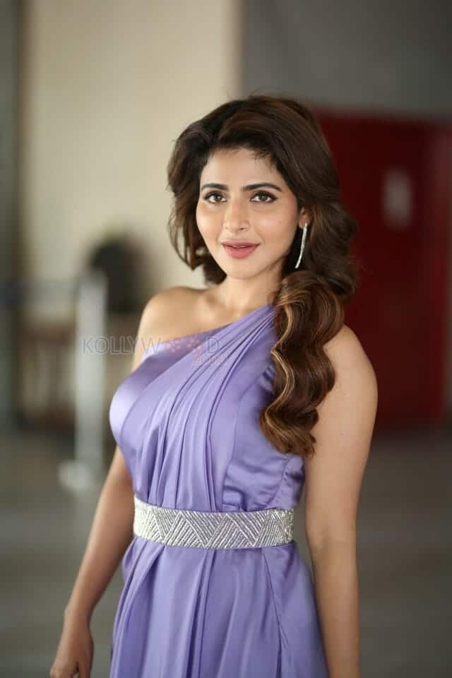 Actress Iswarya Menon at Spy Q A Press Meet Pictures 34