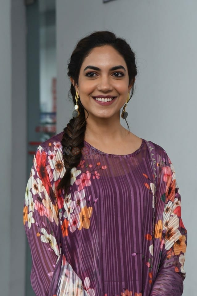 Actress Ritu Varma at Varudu Kaavalenu Movie Interview Pictures 31