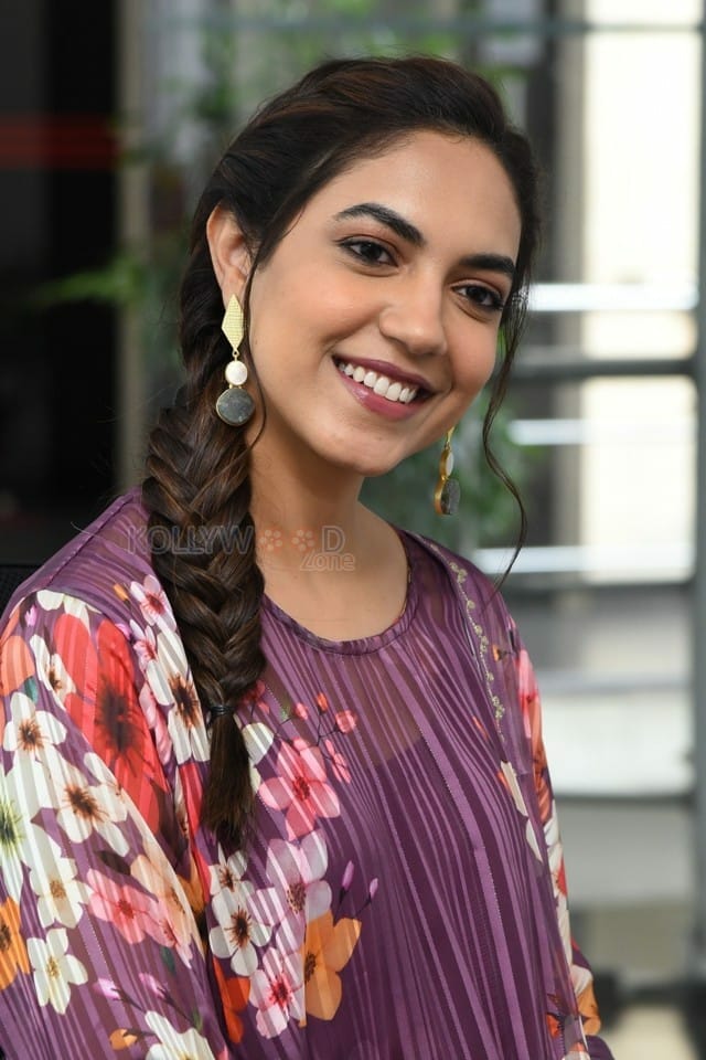 Actress Ritu Varma at Varudu Kaavalenu Movie Interview Pictures 33