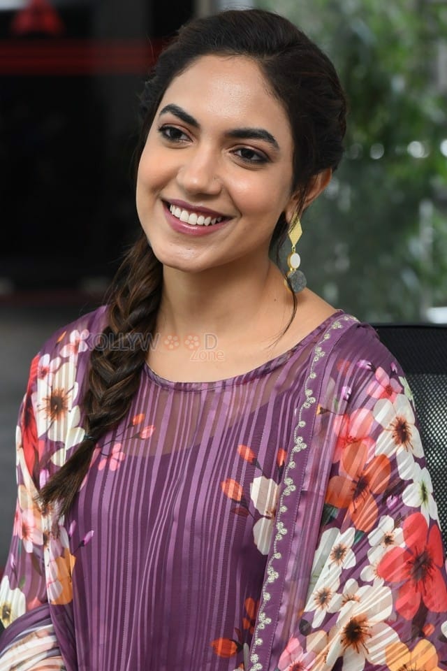 Actress Ritu Varma at Varudu Kaavalenu Movie Interview Pictures 35