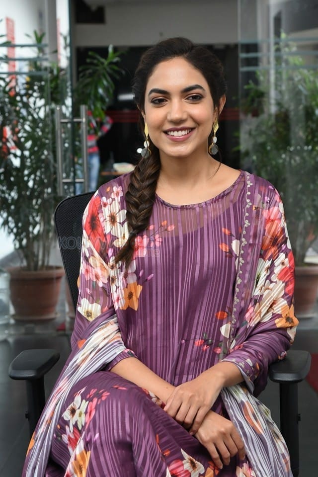 Actress Ritu Varma at Varudu Kaavalenu Movie Interview Pictures 36