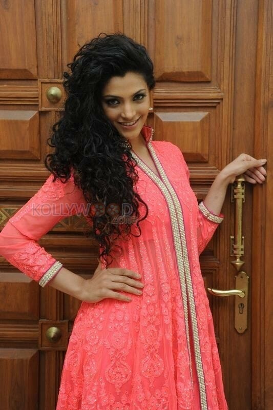 Actress Saiyami Kher Spicy Photos