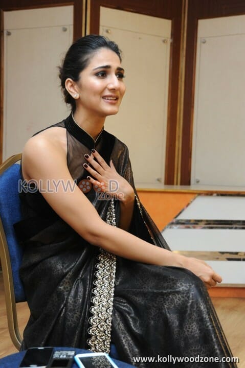 Actress Vani Kapoor In Black Saree Photos