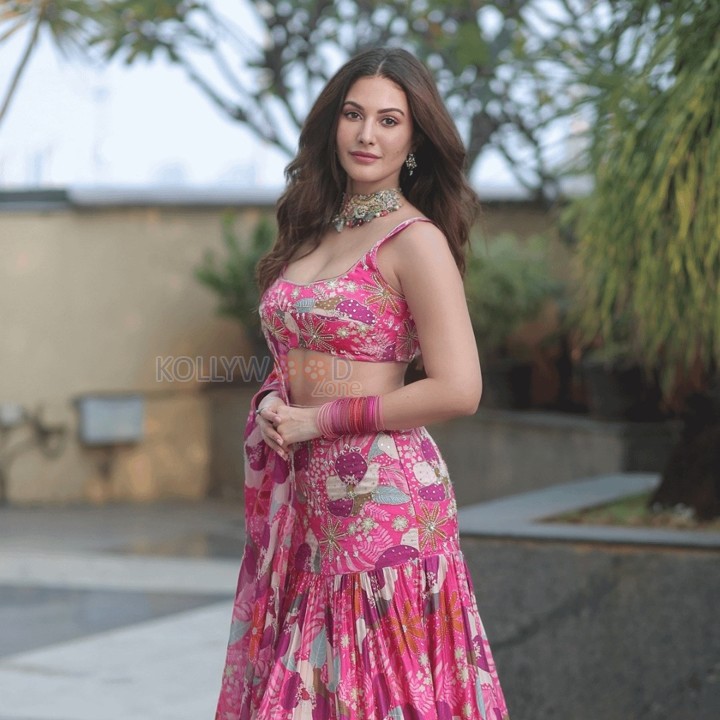 Adorable Amyra Dastur in a Pink Lehenga Photos 01