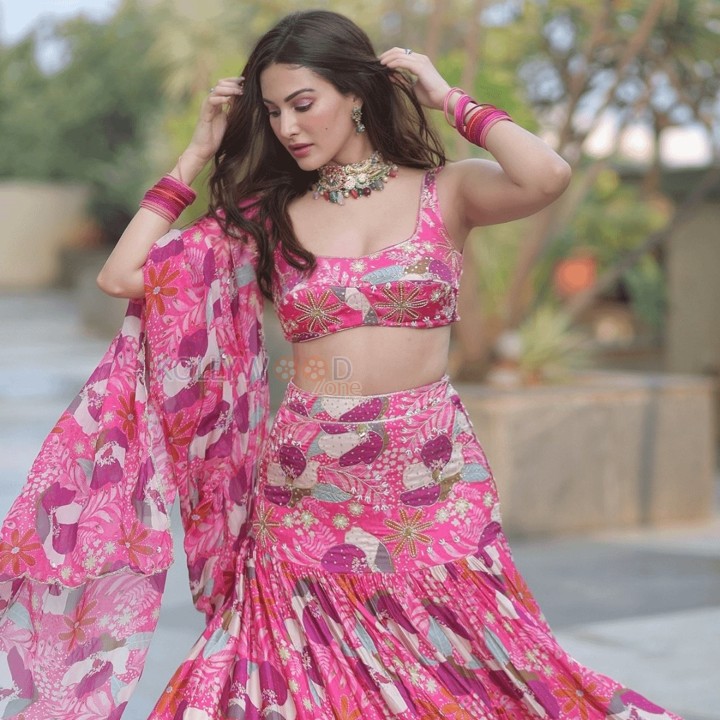 Adorable Amyra Dastur in a Pink Lehenga Photos 02