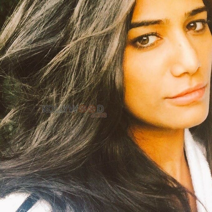 Adult Actress Poonam Pandey Photos