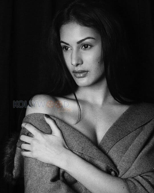 Amyra Dastur Sexy Fashion Photos