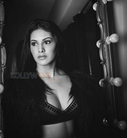 Amyra Dastur Sexy Fashion Photos