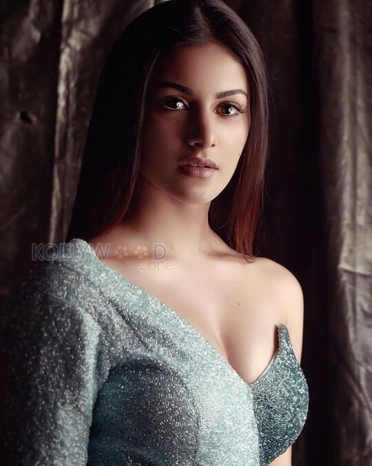 Amyra Dastur Sexy Fashion Photos