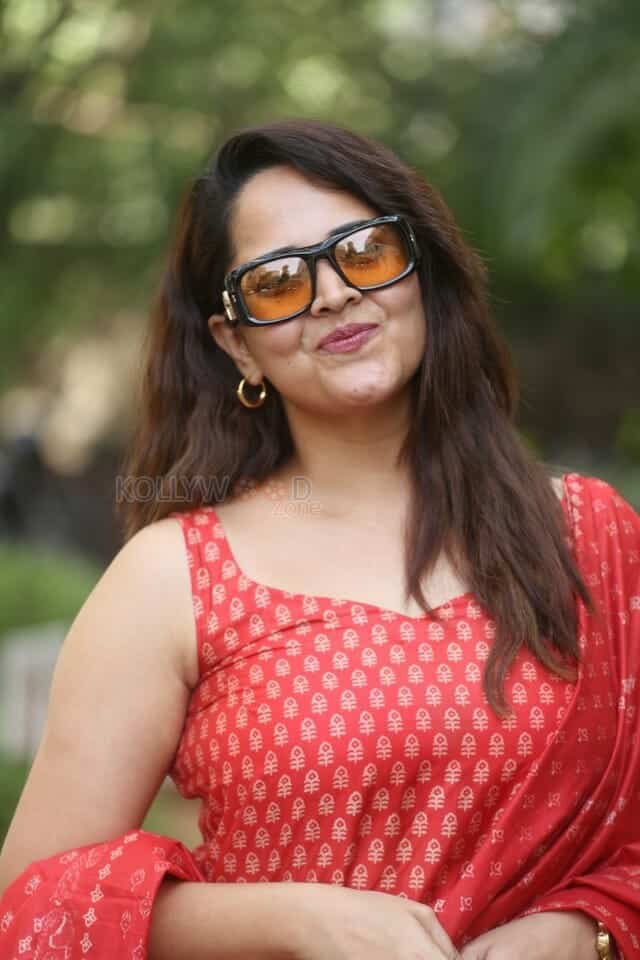 Anasuya Bharadwaj at Vimanam Success Meet Photos 15