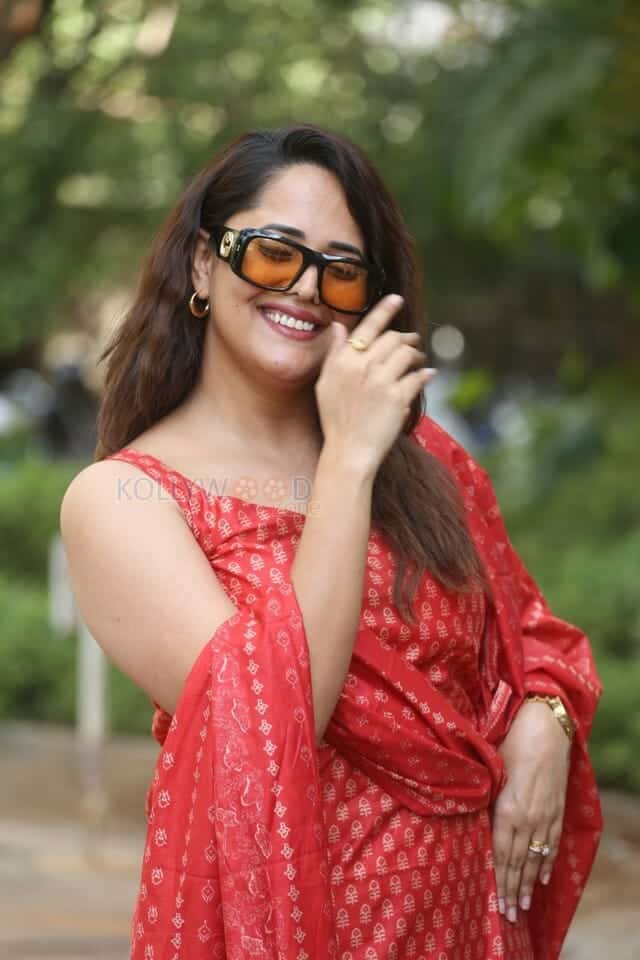 Anasuya Bharadwaj at Vimanam Success Meet Photos 17