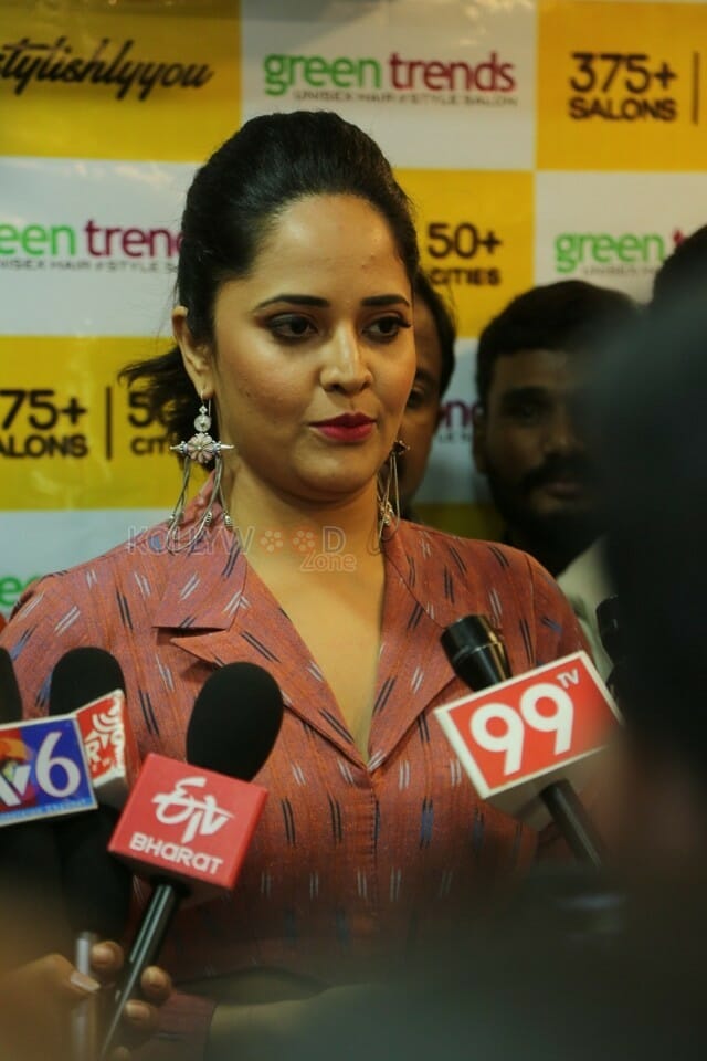 Anasuya Launches Green Trends Salon In Kukatpally Photos