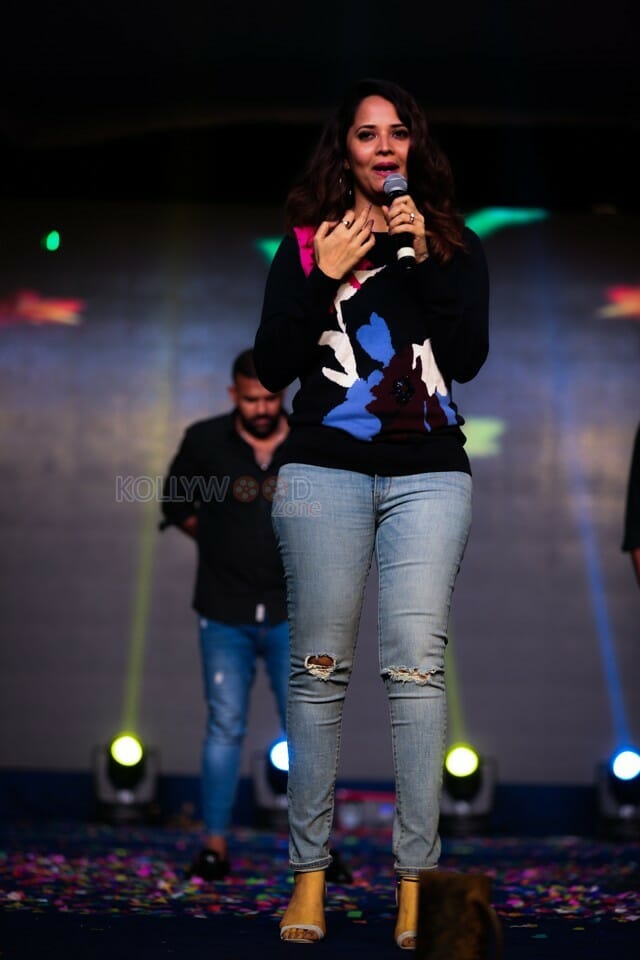 Anchor Anasuya Bharadwaj At Meeku Mathrame Cheptha Team Vijayawada Tour Photos