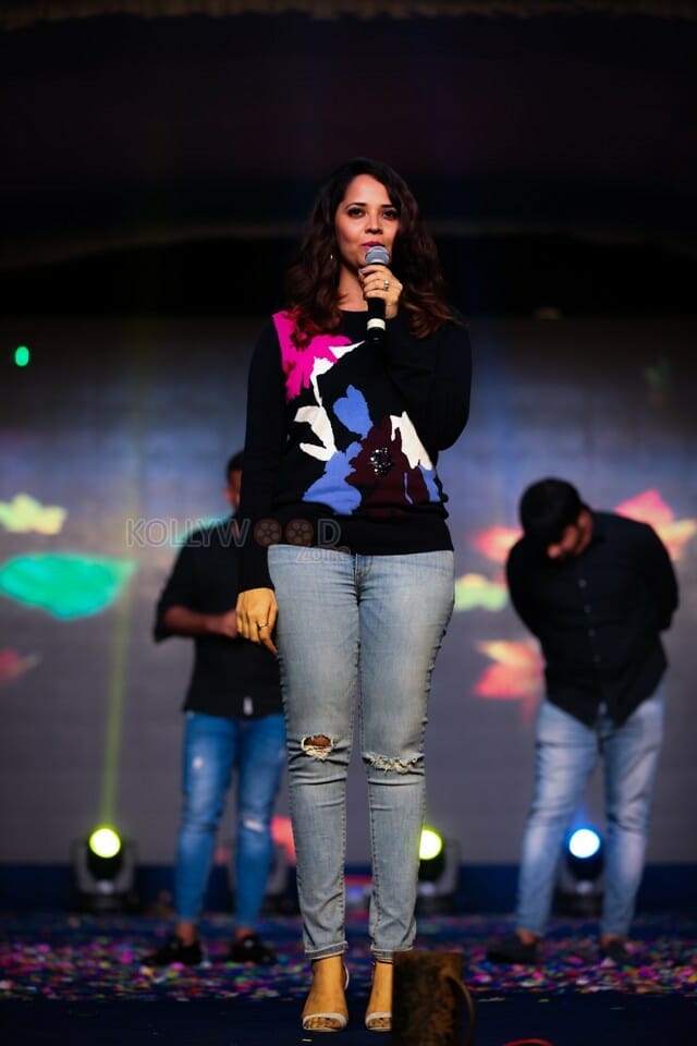 Anchor Anasuya Bharadwaj At Meeku Mathrame Cheptha Team Vijayawada Tour Photos