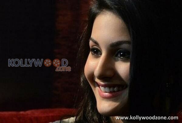 Anegan Heroine Amyra Dastur Photos