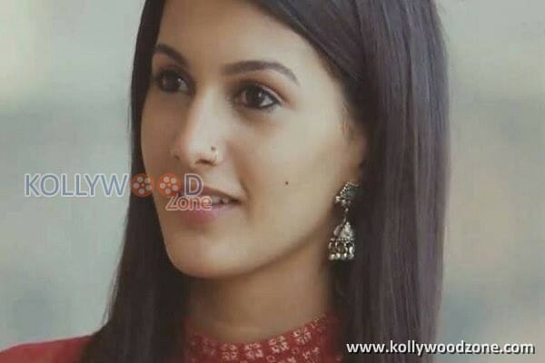 Anegan Heroine Amyra Dastur Photos