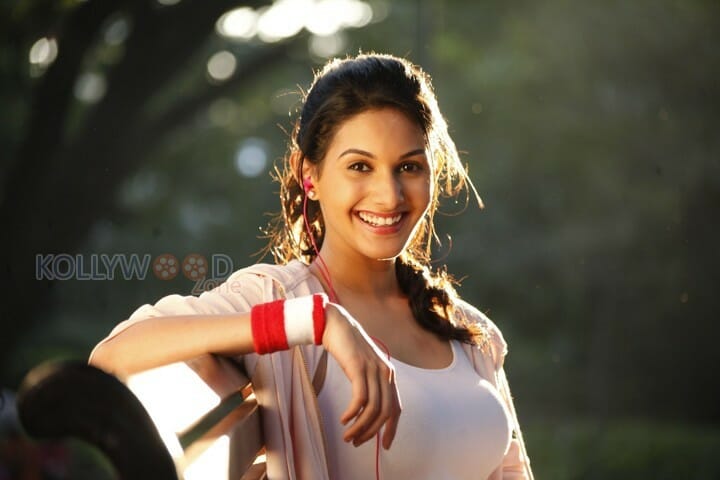 Anegan Movie Heroine Amyra Photos