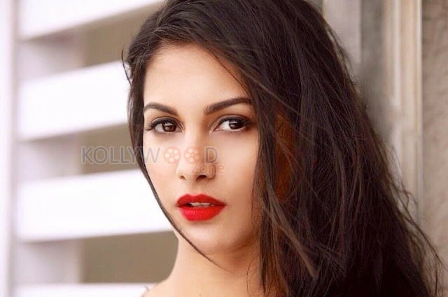 Beautiful And Bold Amyra Dastur Pictures