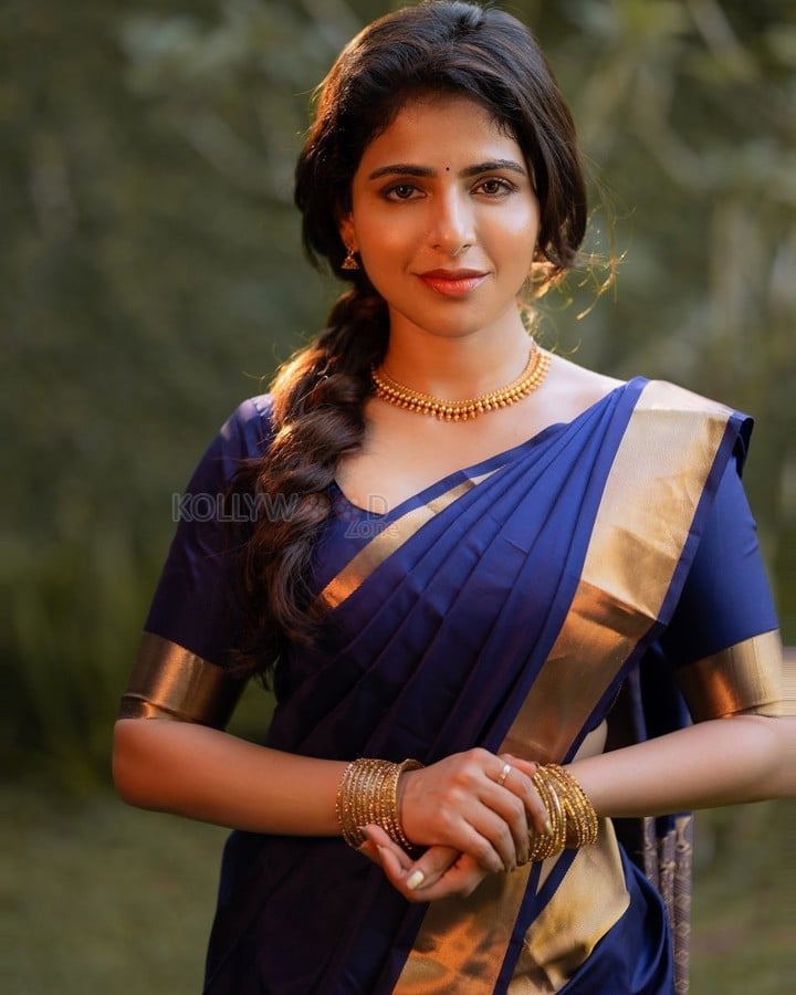 Beautiful Iswarya Menon in a Blue Silk Saree Photos 02