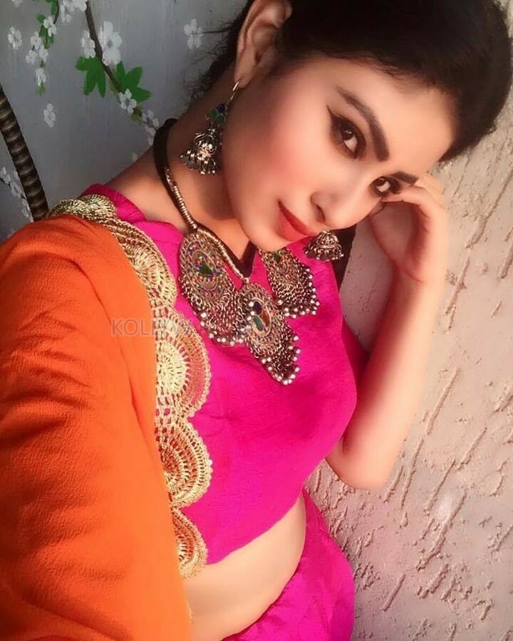 Beautiful Mouni Roy Photos