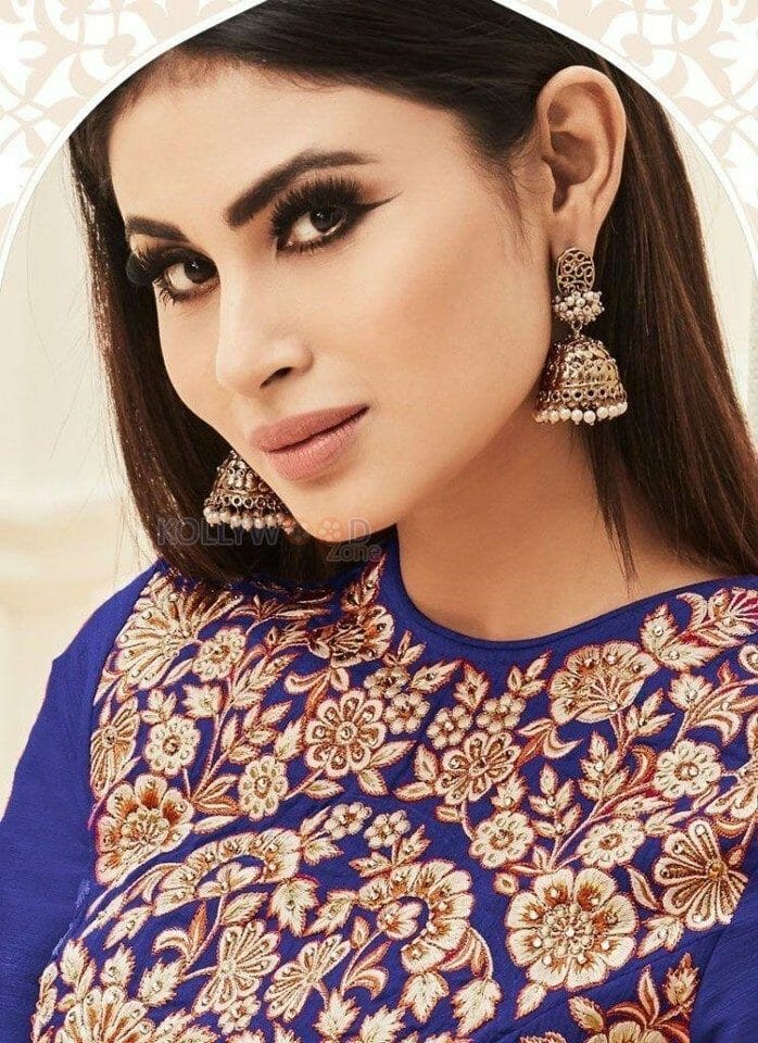 Beautiful Mouni Roy Photos