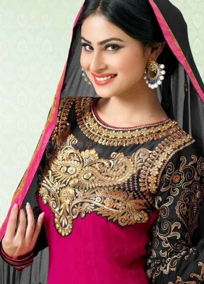 Beautiful Mouni Roy Photos