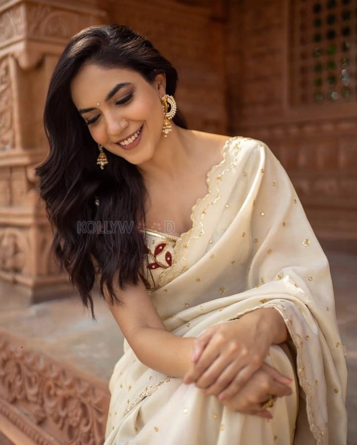 Beautiful Ritu Varma in an Off White Saree with Golden Detailing with a Floral Sleeveless Blouse Pictures 04