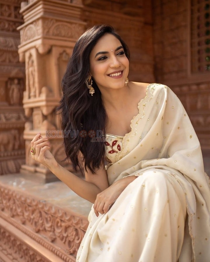 Beautiful Ritu Varma in an Off White Saree with Golden Detailing with a Floral Sleeveless Blouse Pictures 07