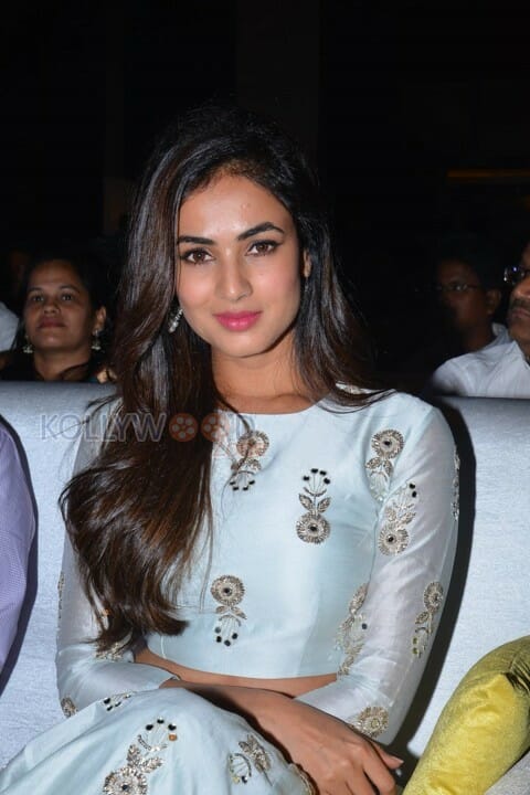 Beautiful Sonal Chauhan Photos