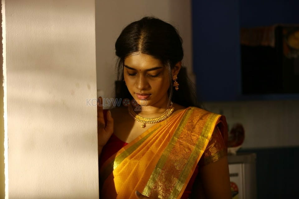 Bodhai Yeri Budhi Maari Movie Heroine Dushara Vijayan Photos