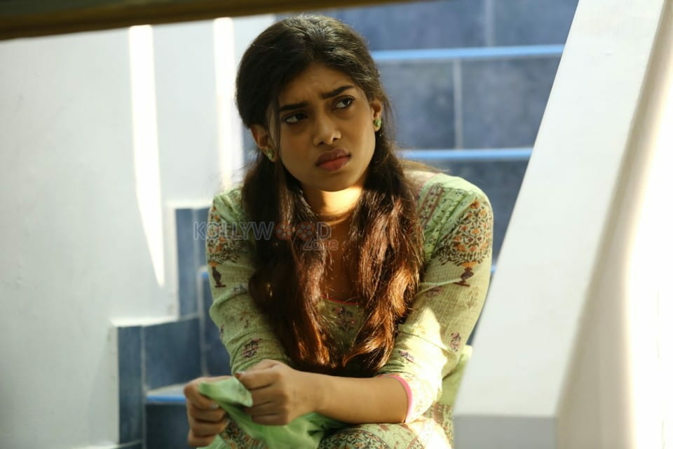 Bodhai Yeri Budhi Maari Movie Heroine Dushara Vijayan Photos